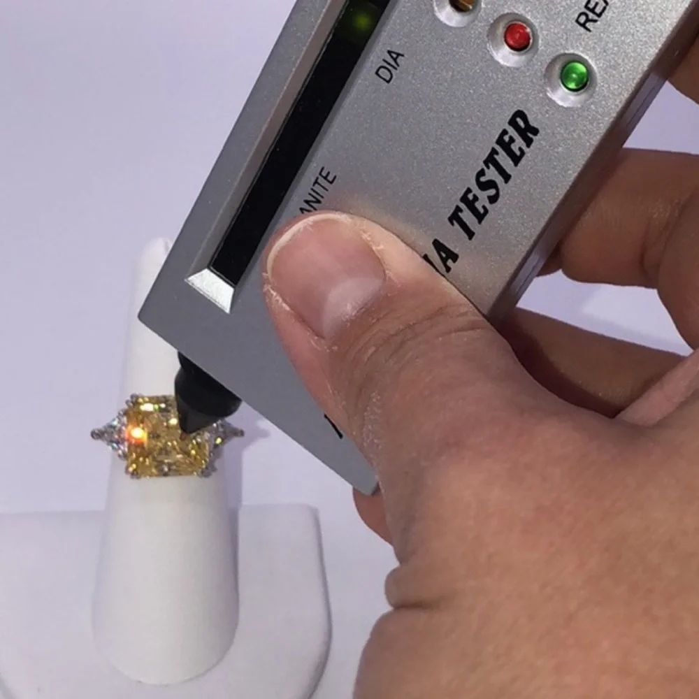 18k 6.5ct Canary Ring - Picture 12 of 15